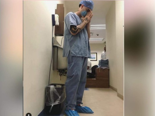 uan de Dios publicó esta fotografía acompañada del mensaje 'ya es hora' mientras esperaba la llegada de su bebé. Foto: @juandediospantoja