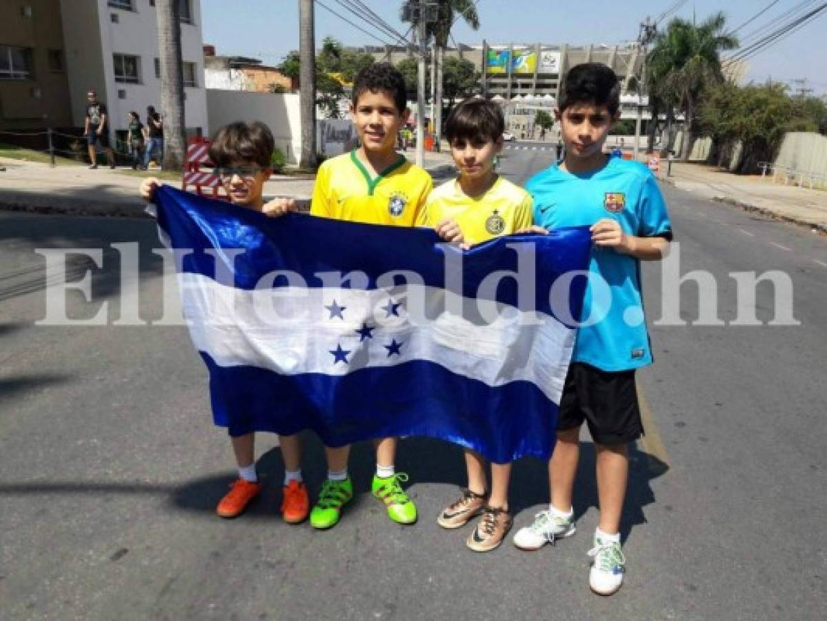 Niños brasileños apoyan a Honduras en el Mineirao: Honduras ante Nigeria por la medalla de bronce