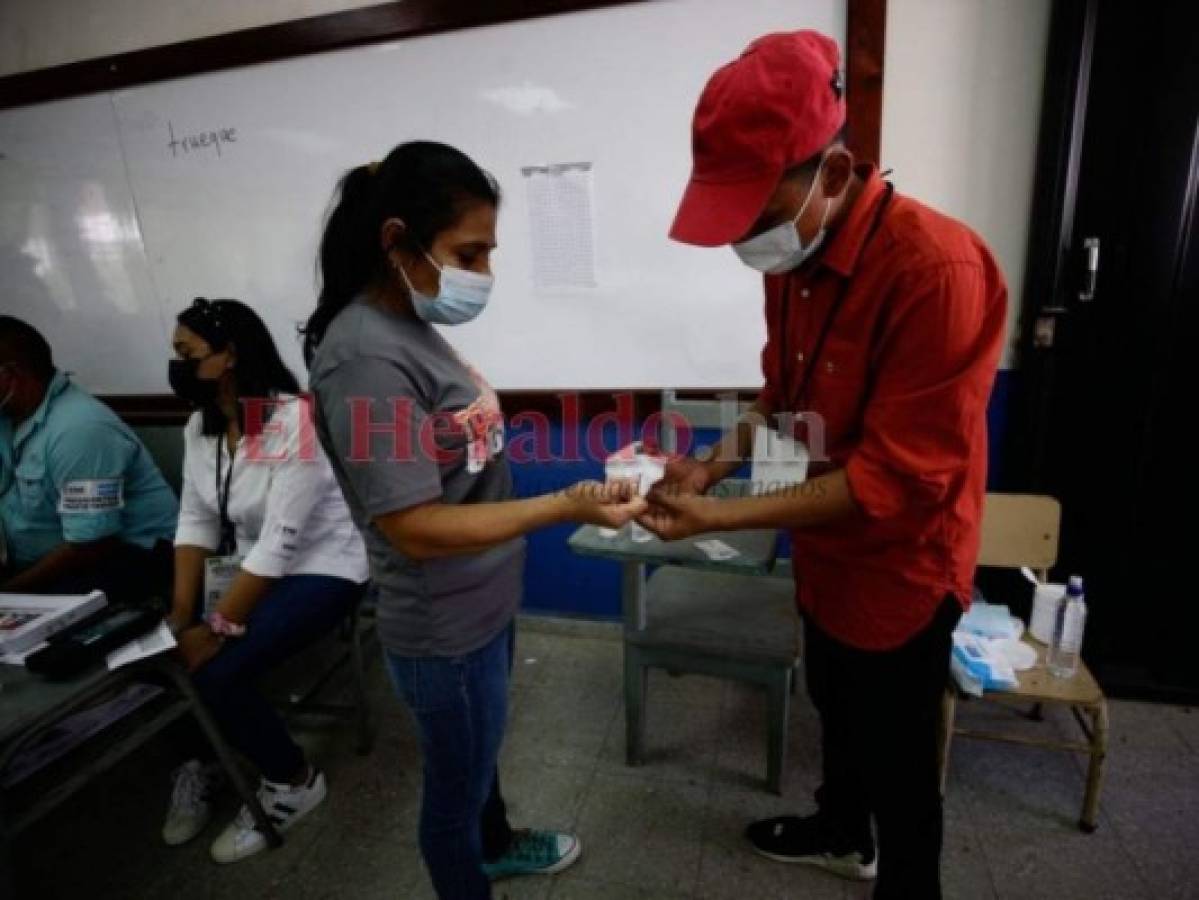 Con un nuevo sistema y con nueva identidad: así se desarrollan las elecciones en Honduras