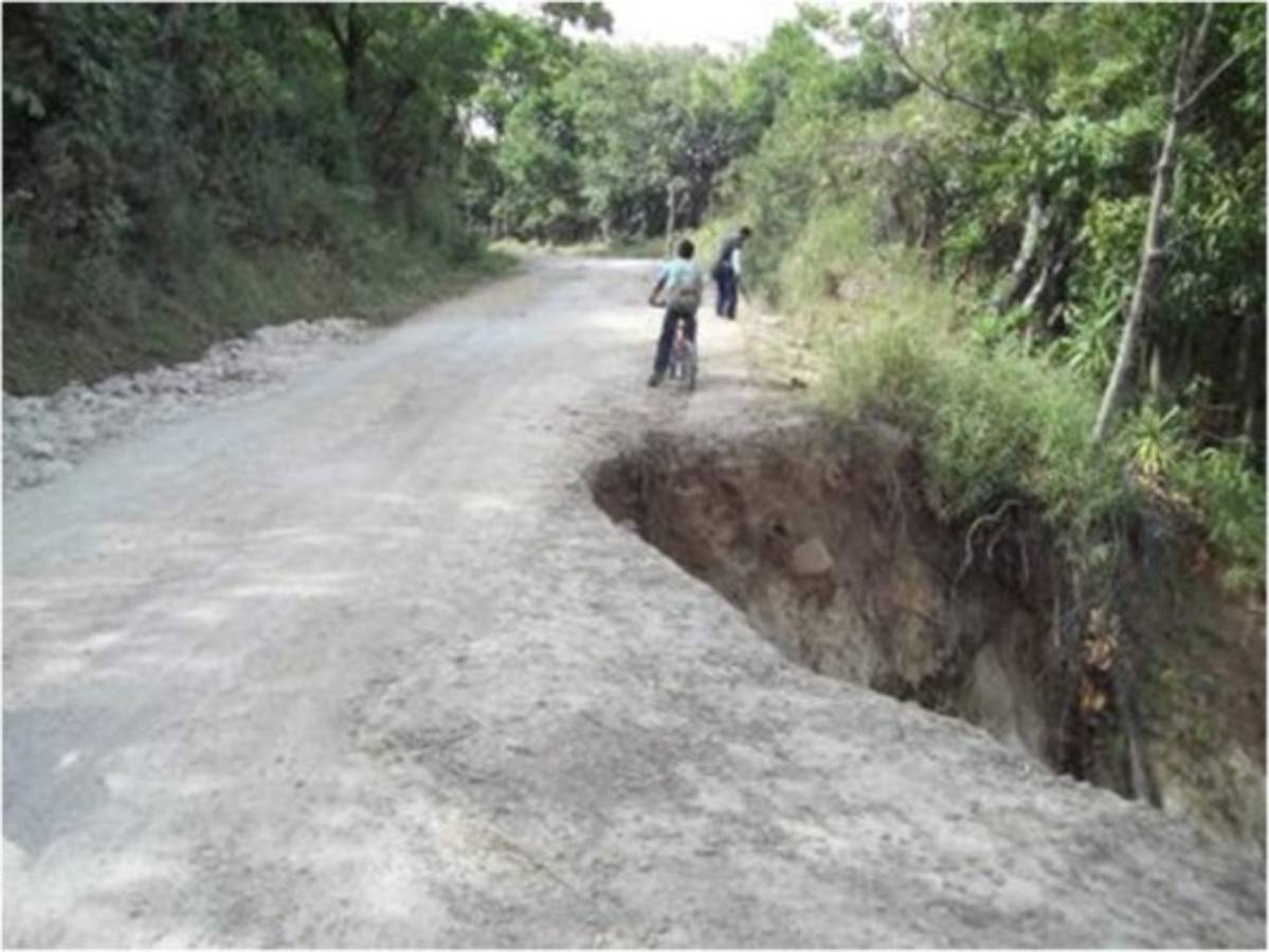 Vientos rachados, deslizamientos y sequía azotan a vecinos de La Paz