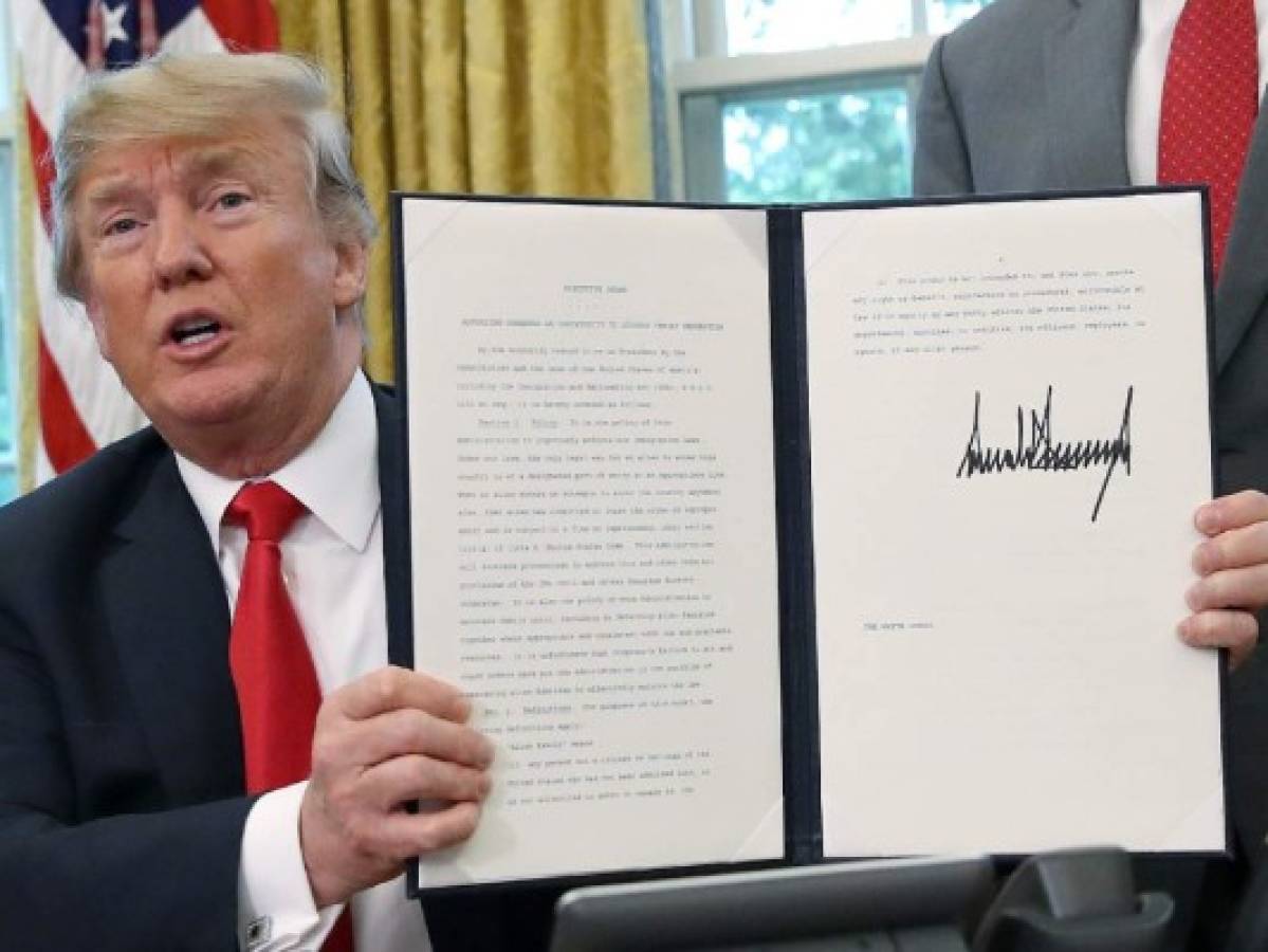 Donald Trump firma decreto para poner fin a la separación de familias migrantes