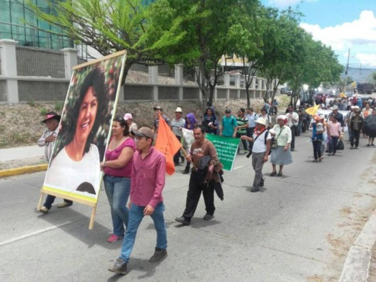 Exigen investigar autores intelectuales del crimen contra Berta Cáceres