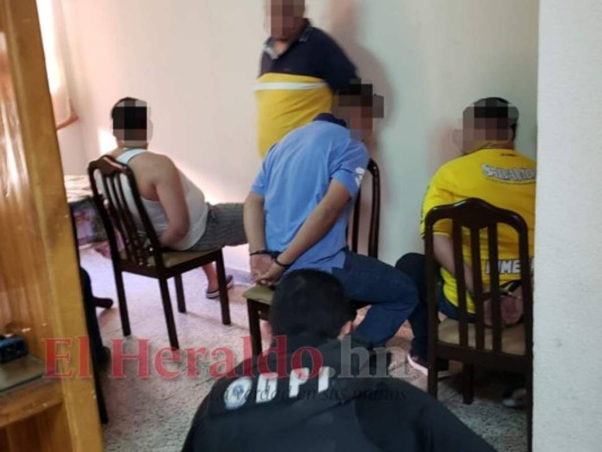 Cinco personas fueron detenidas durante el operativo.