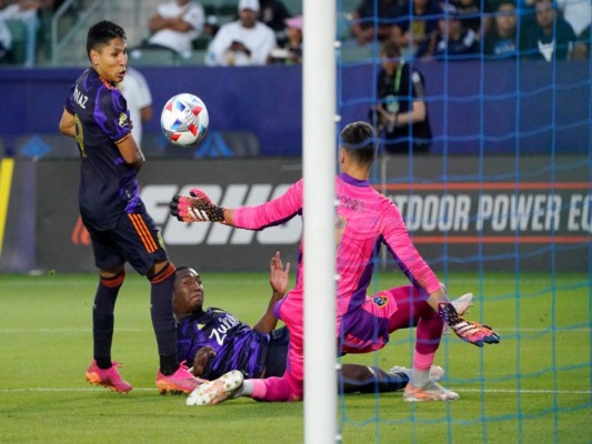 Con tanto de Ruidíaz, Sounders supera 2-1 al Galaxy