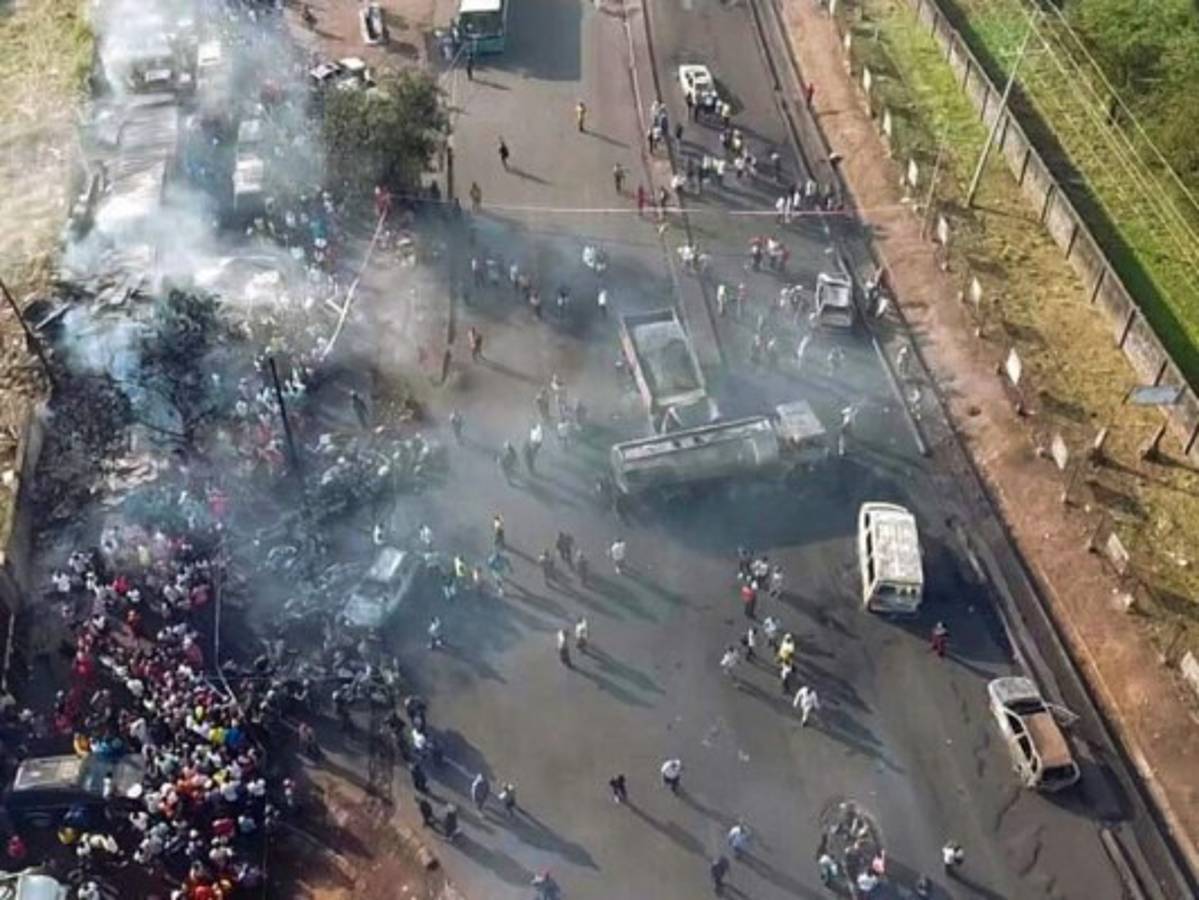 Estalla camión cisterna en Sierra Leona; mata a 92 personas