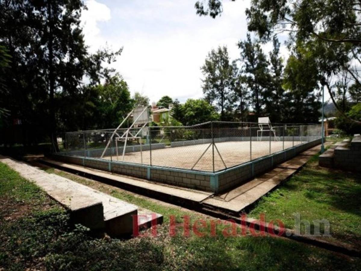 La oscuridad impera en área comunal de colonia Villa Universitaria