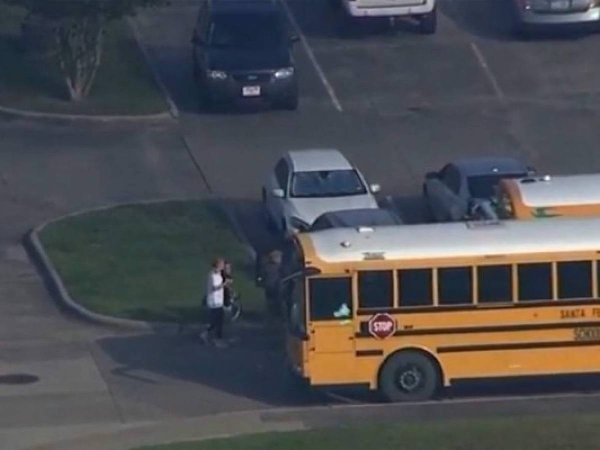 Entre 8 a 10 muertos tras tiroteo en escuela secundaria de Texas