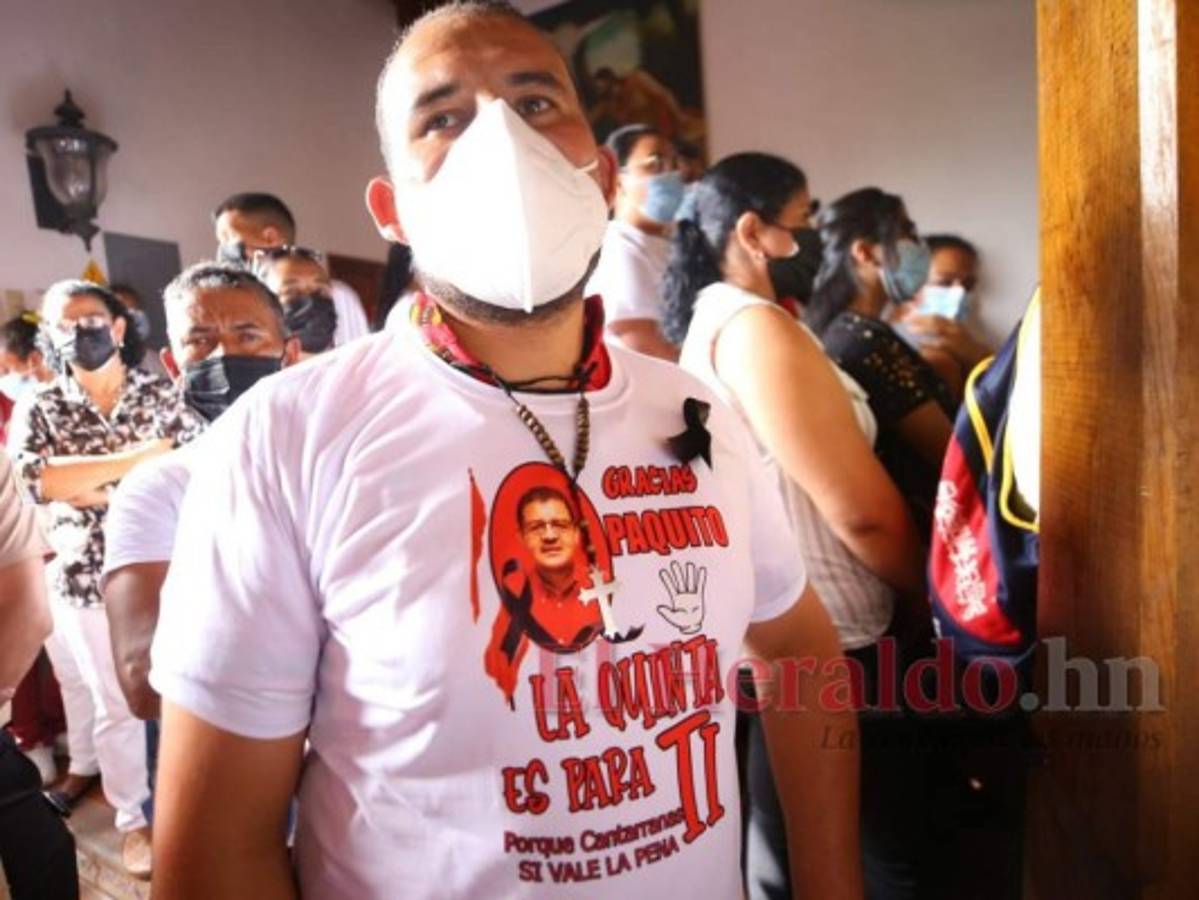 Entre dolor y llanto dan el último adiós a Francisco 'Paquito' Gaitán