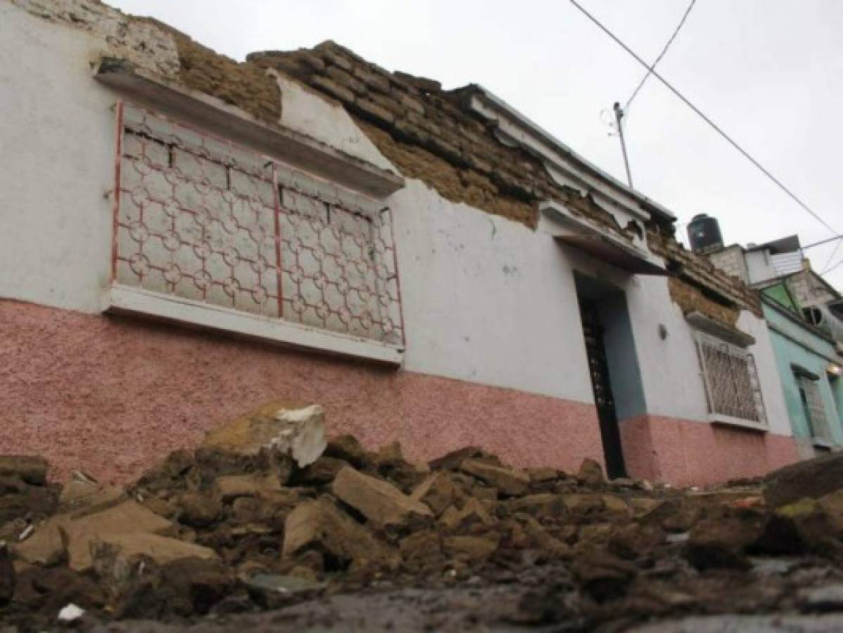 Aumentan a cinco los muertos por sismo de 6.9 grados en Guatemala y sur de México