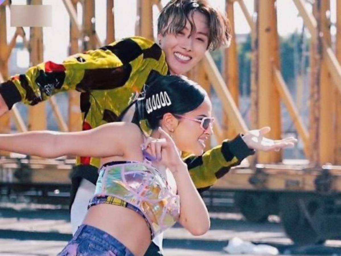 Becky G y estrella de BTS lanzan videoclip de 'Chicken Noodle Soup'