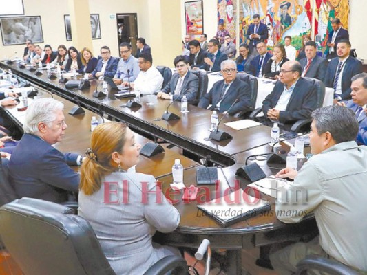 Clase trabajadora espera bajas tasas de interés para aliviar las deudas