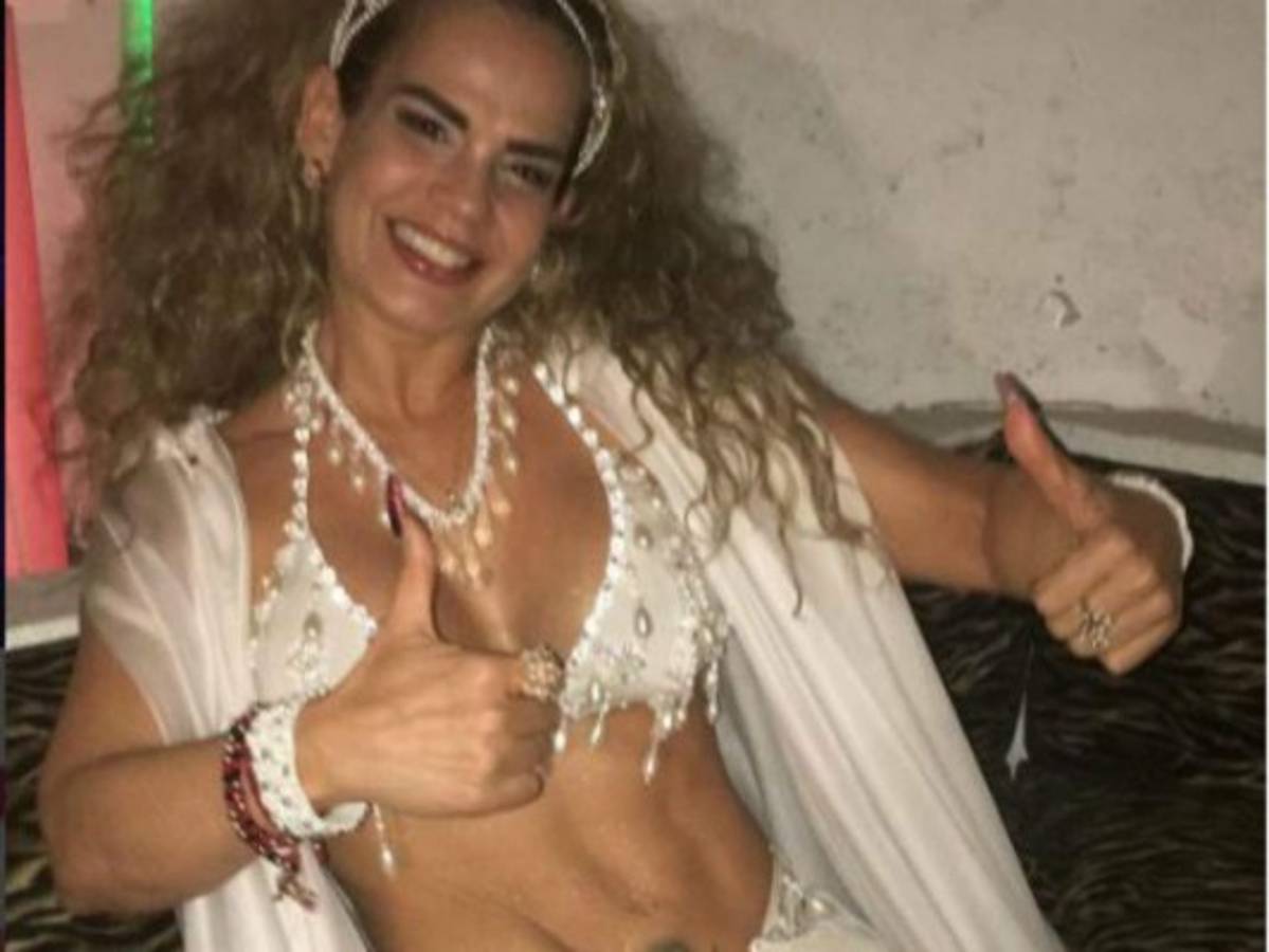 Niurka Marcos publica atrevidas fotos en piscina