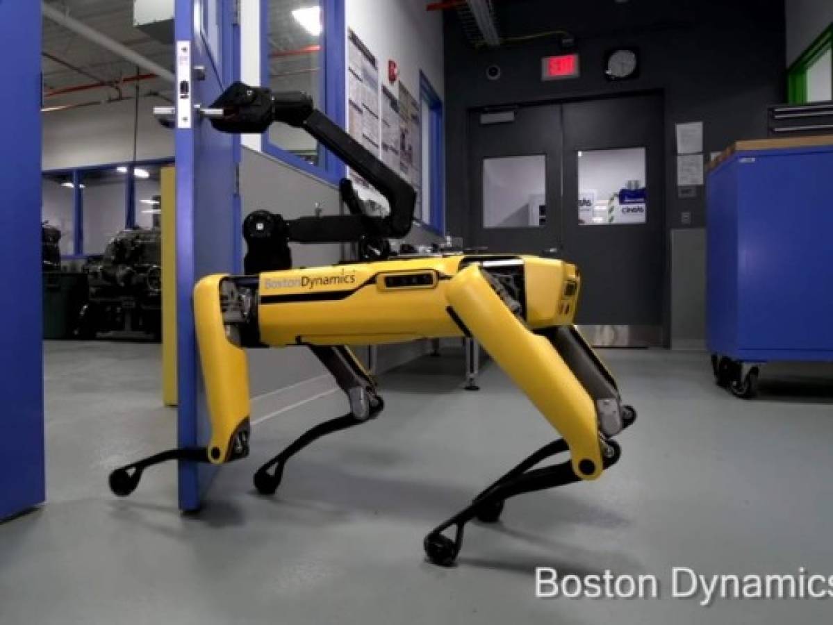 El perro robot de Boston Dynamics, Spot-Mini, ahora es capaz de abrir y sostener puertas