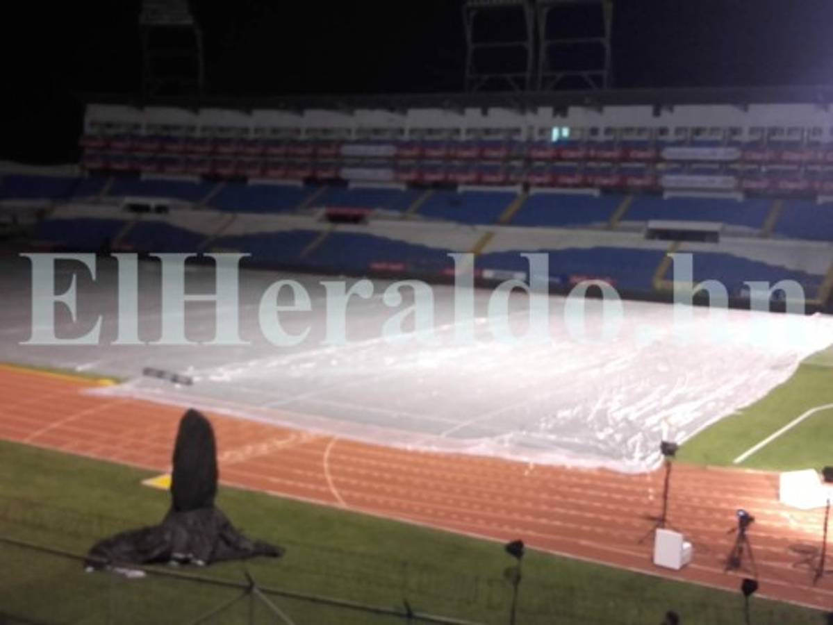 El Olímpico hecho una 'mesa de billar' para el Honduras-Panamá