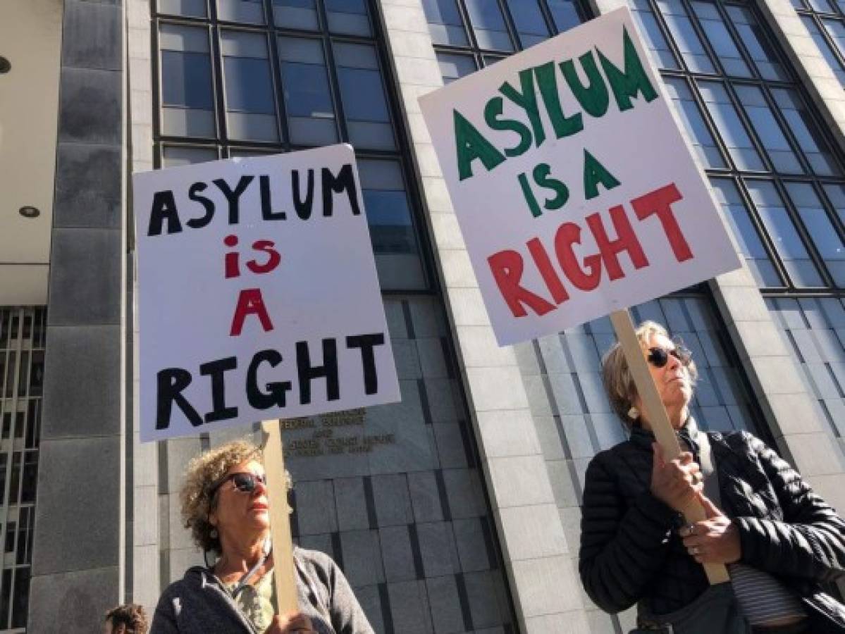 Juez bloquea restricciones de Trump al asilo en frontera sur