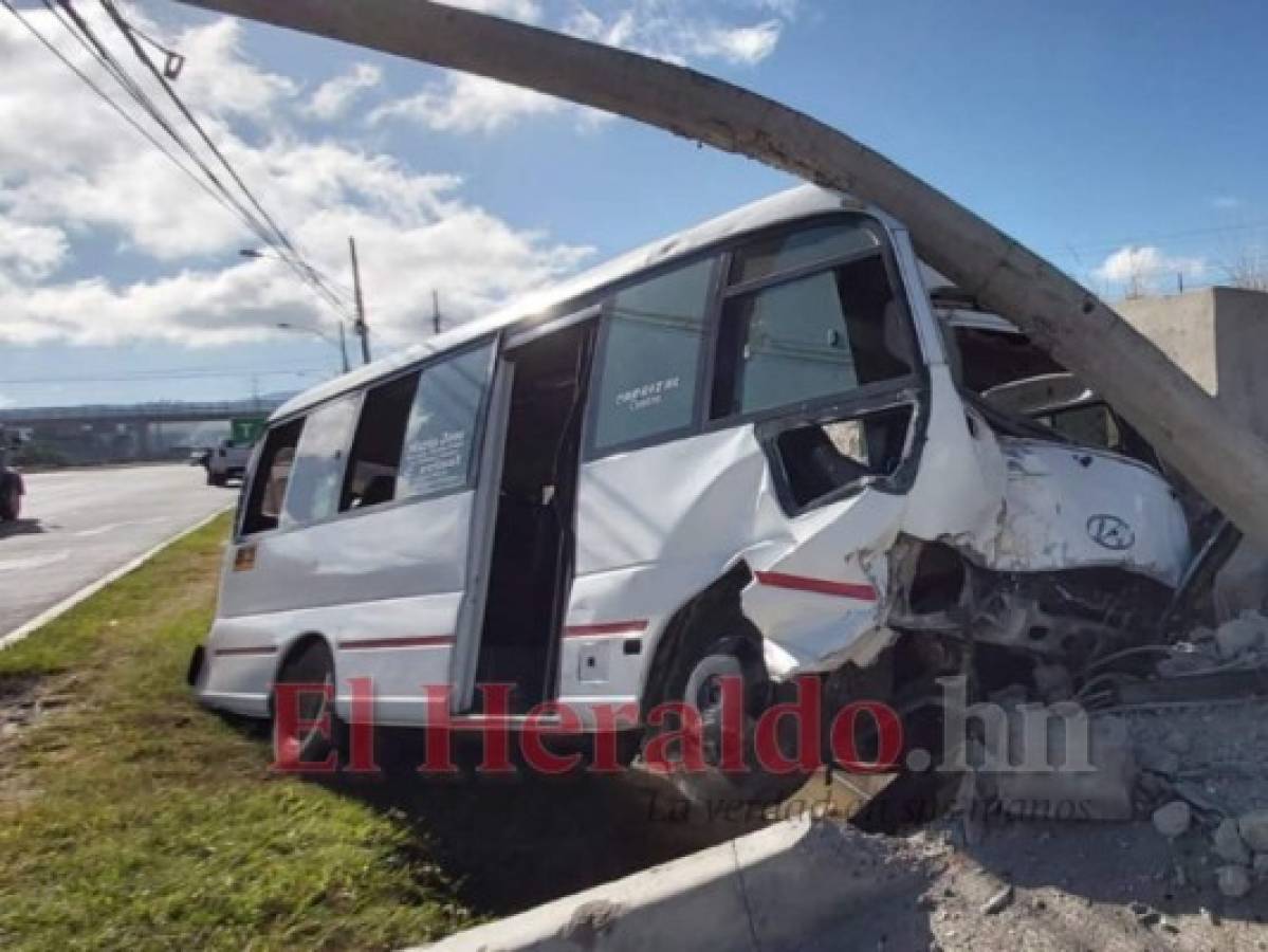 Conductor impacta contra poste tras ir en contravía en Valle de Amarateca  