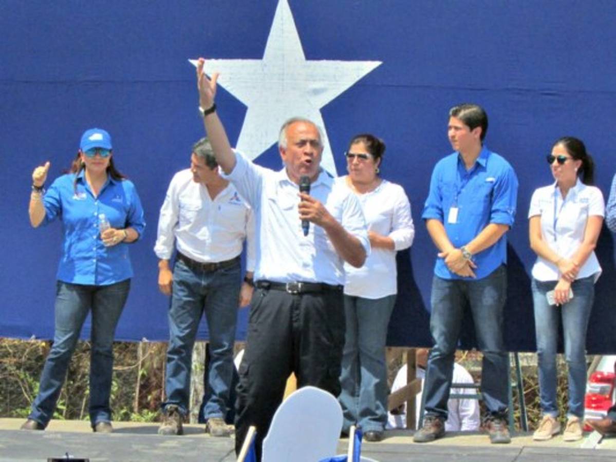 Twitter se pone serio y suspende cuentas del Congreso, Mauricio Oliva y bancada nacionalista