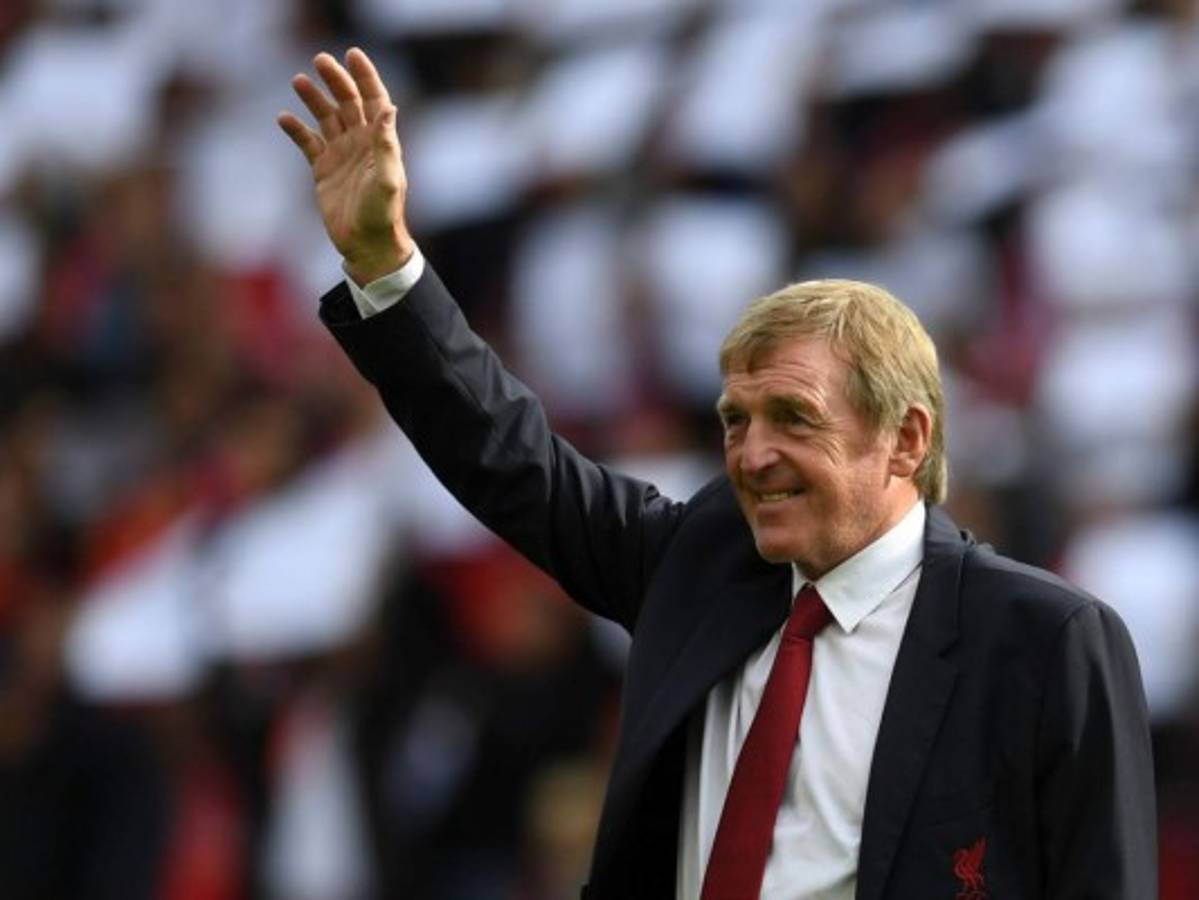 Leyenda del Liverpool Kenny Dalglish da positivo por coronavirus