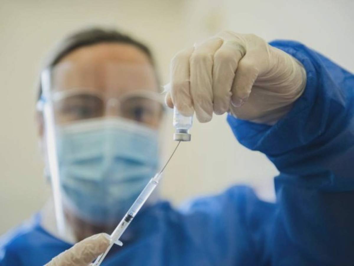 Compañía ofrece 100 dólares a empleados que se vacunen contra el covid  