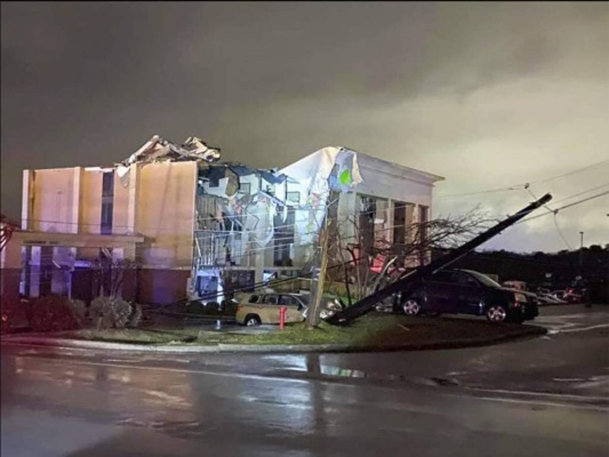 Violento tornado deja un muerto y varios heridos en Alabama    