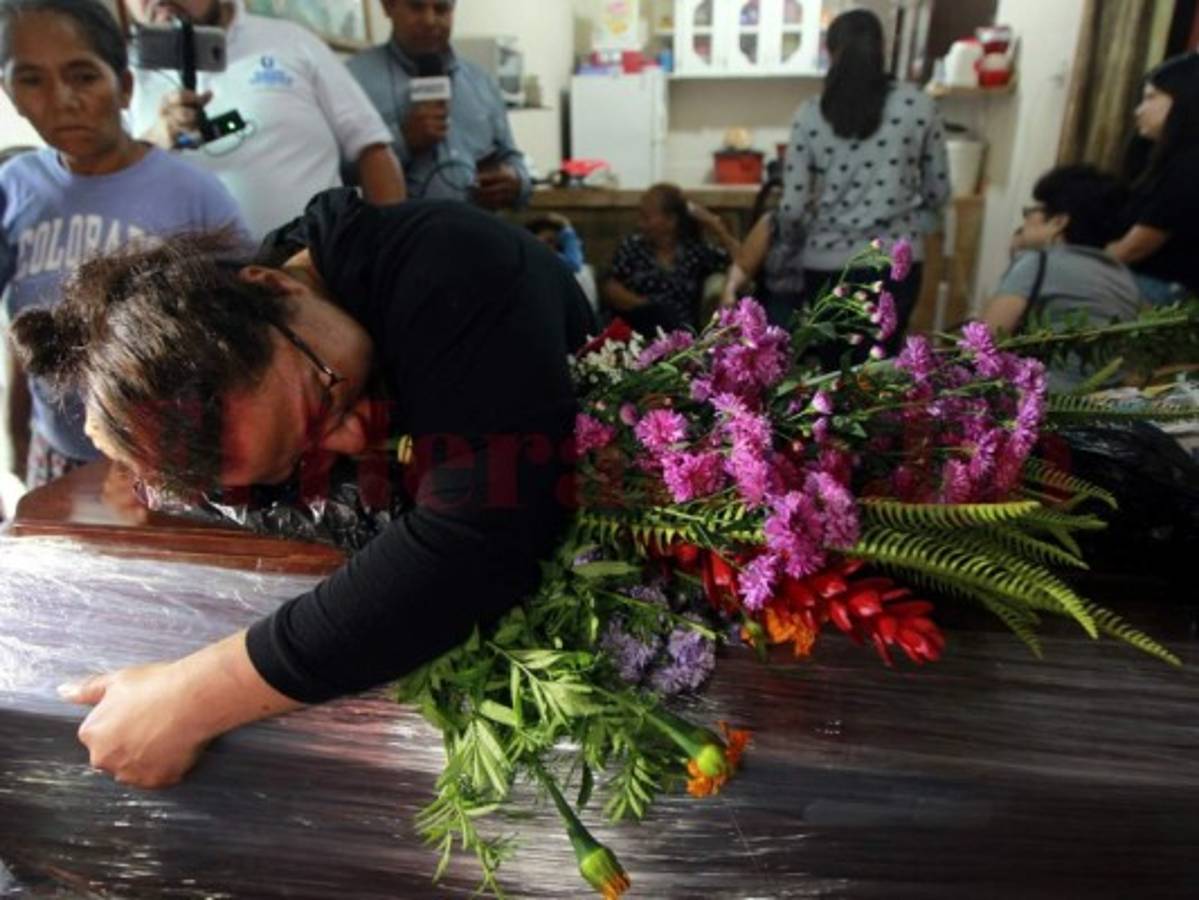 Desgarrador adiós en sepelio de hondureño migrante que murió en Guatemala