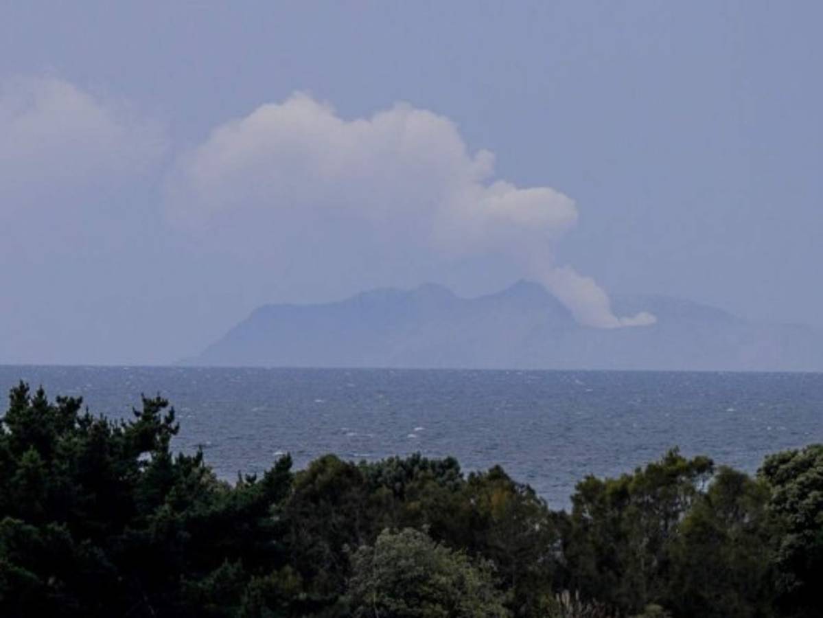 Recuperan otros seis cuerpos en Nueva Zelanda tras erupción