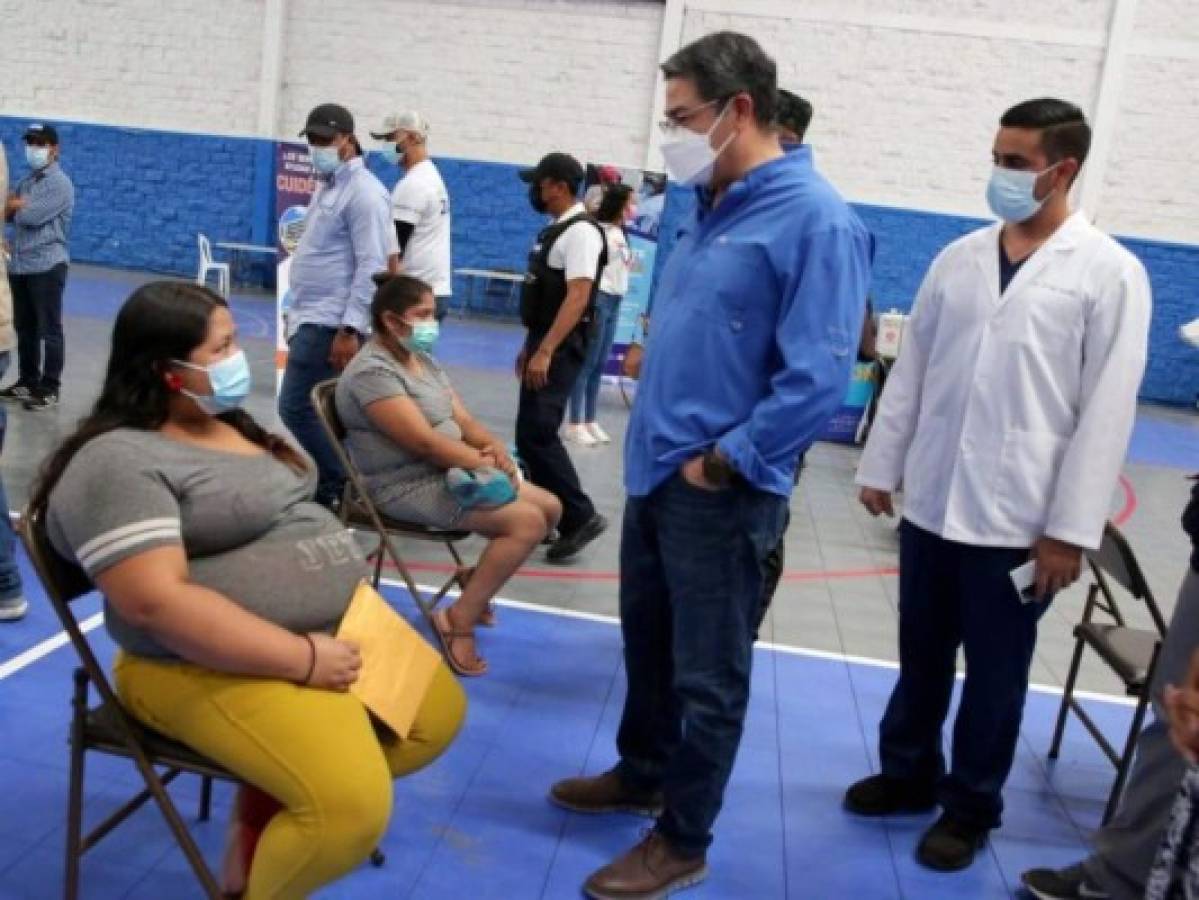 Hernández: 'Es necesario que la población acuda a vacunarse'; hay suficientes dosis en todo el país