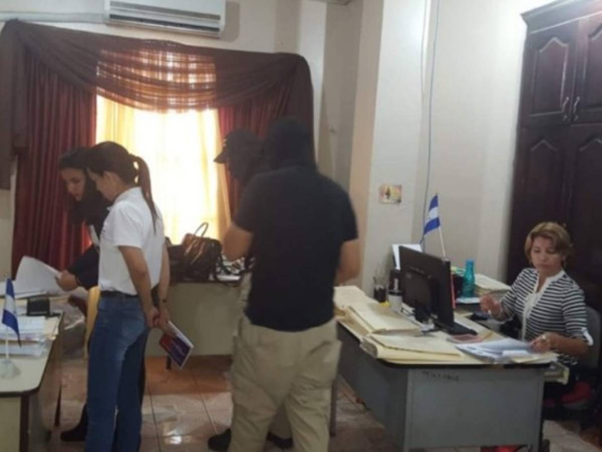 Operación Ciclón IX : Secuestran documentos en alcaldía de Santa Cruz de Yojoa ligados al narcotráfico