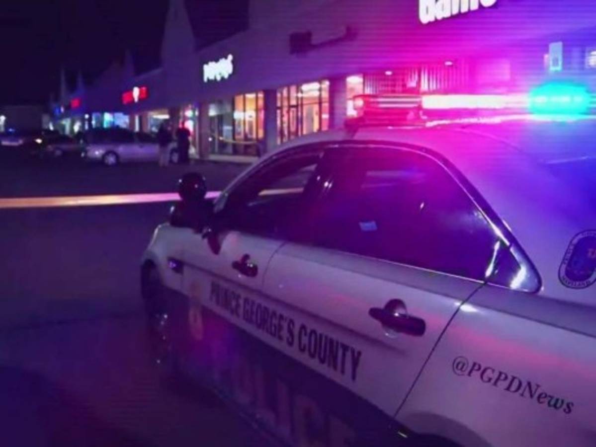 Pleito en la fila de un restaurante termina en apuñalamiento