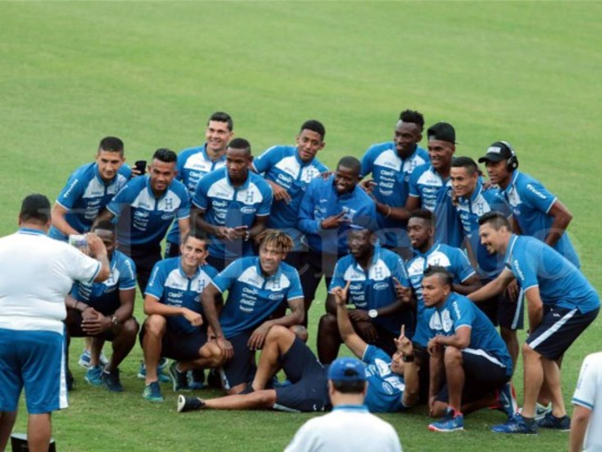 Selección de Honduras contagia alegría en su reconocimiento del estadio Cuscatlán