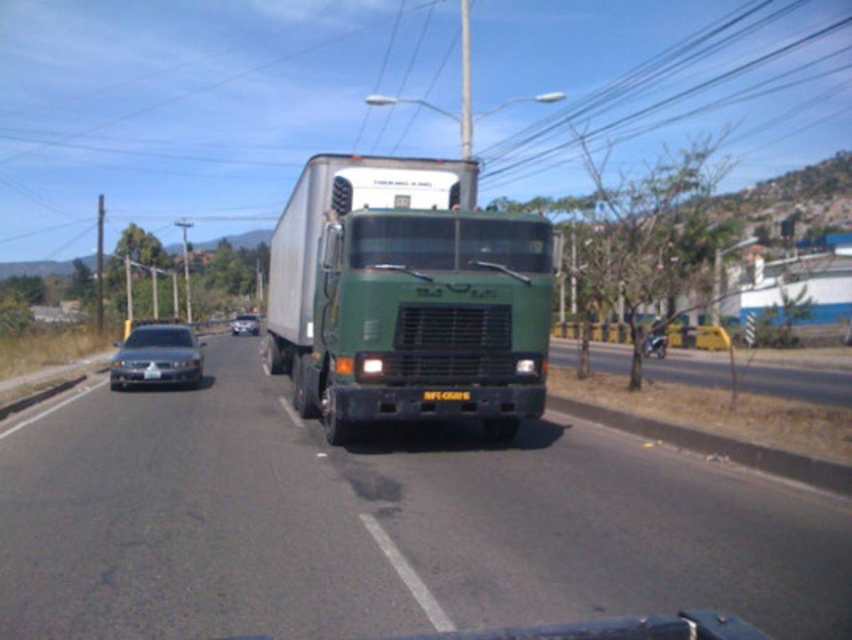 Trasladan cuerpos de víctimas en incendio de penal hondureño a la Academia de Policía
