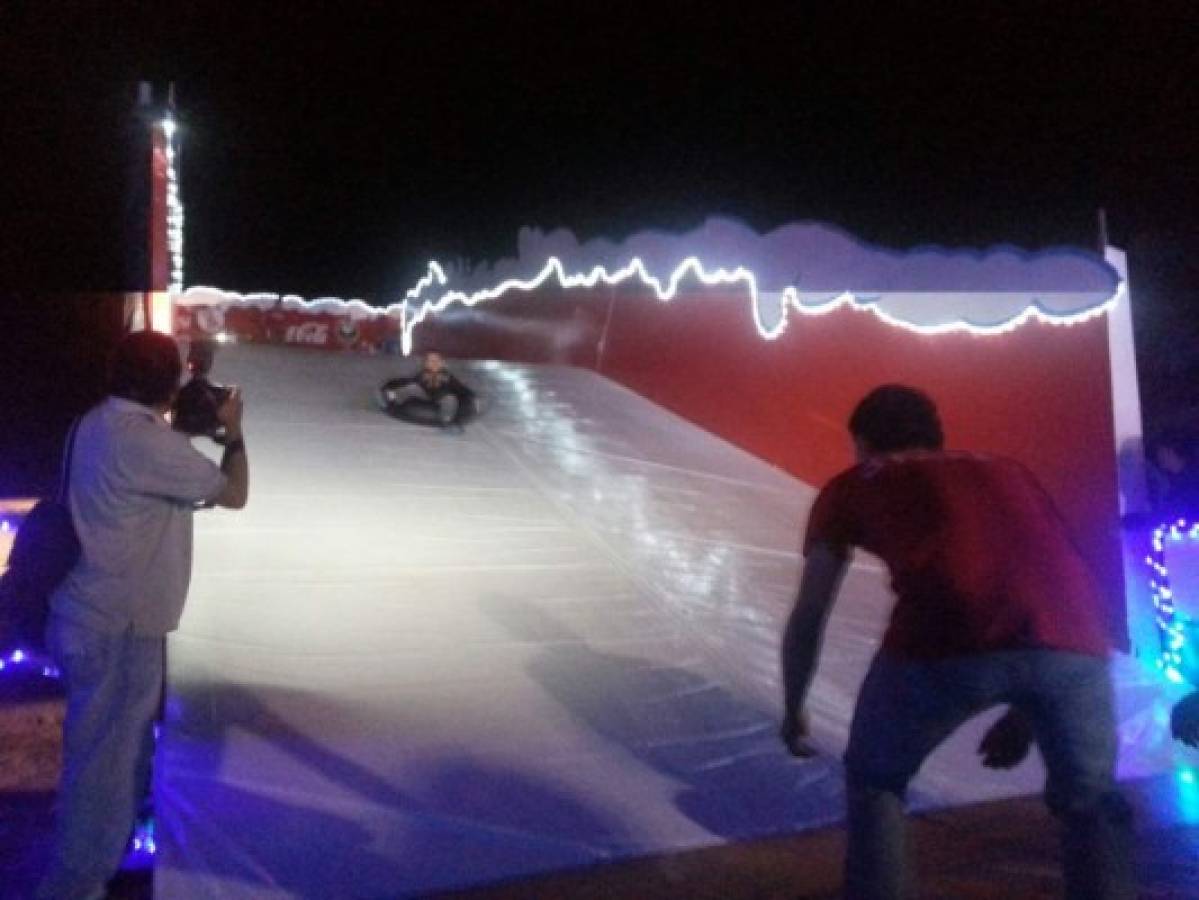 ¡ Gran espectáculo de luces! Inauguran Villa Navideña 2015 en Tegucigalpa