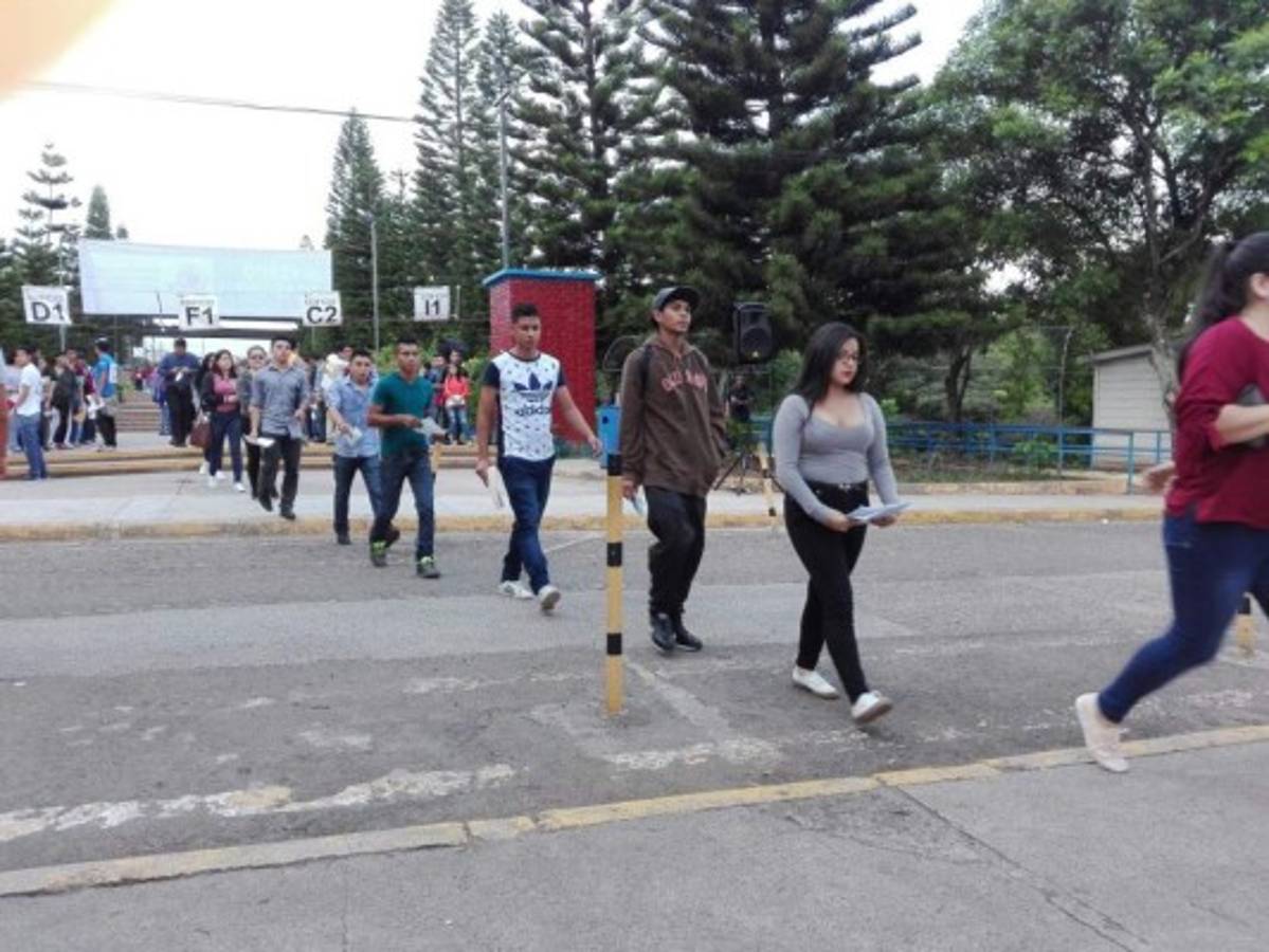 UNAH aplica examen de admisión a más de 12 mil aspirantes