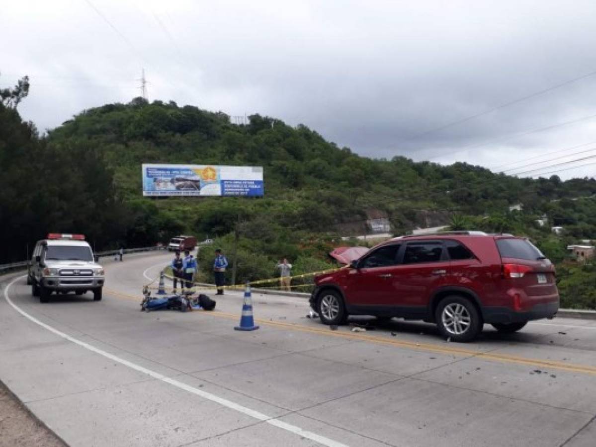 Motociclista muere tras impactar con camioneta en la carretera al sur del país