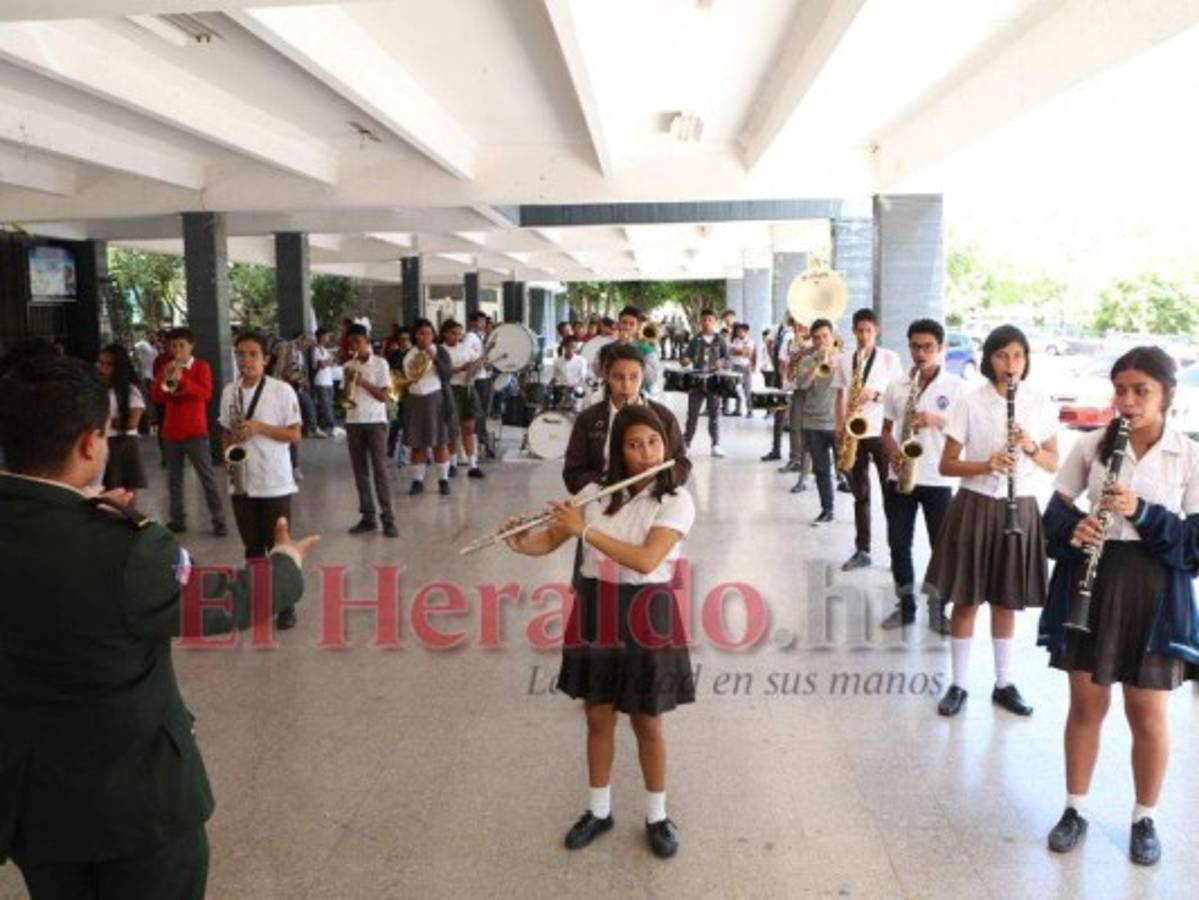 La banda del Central ensayando.