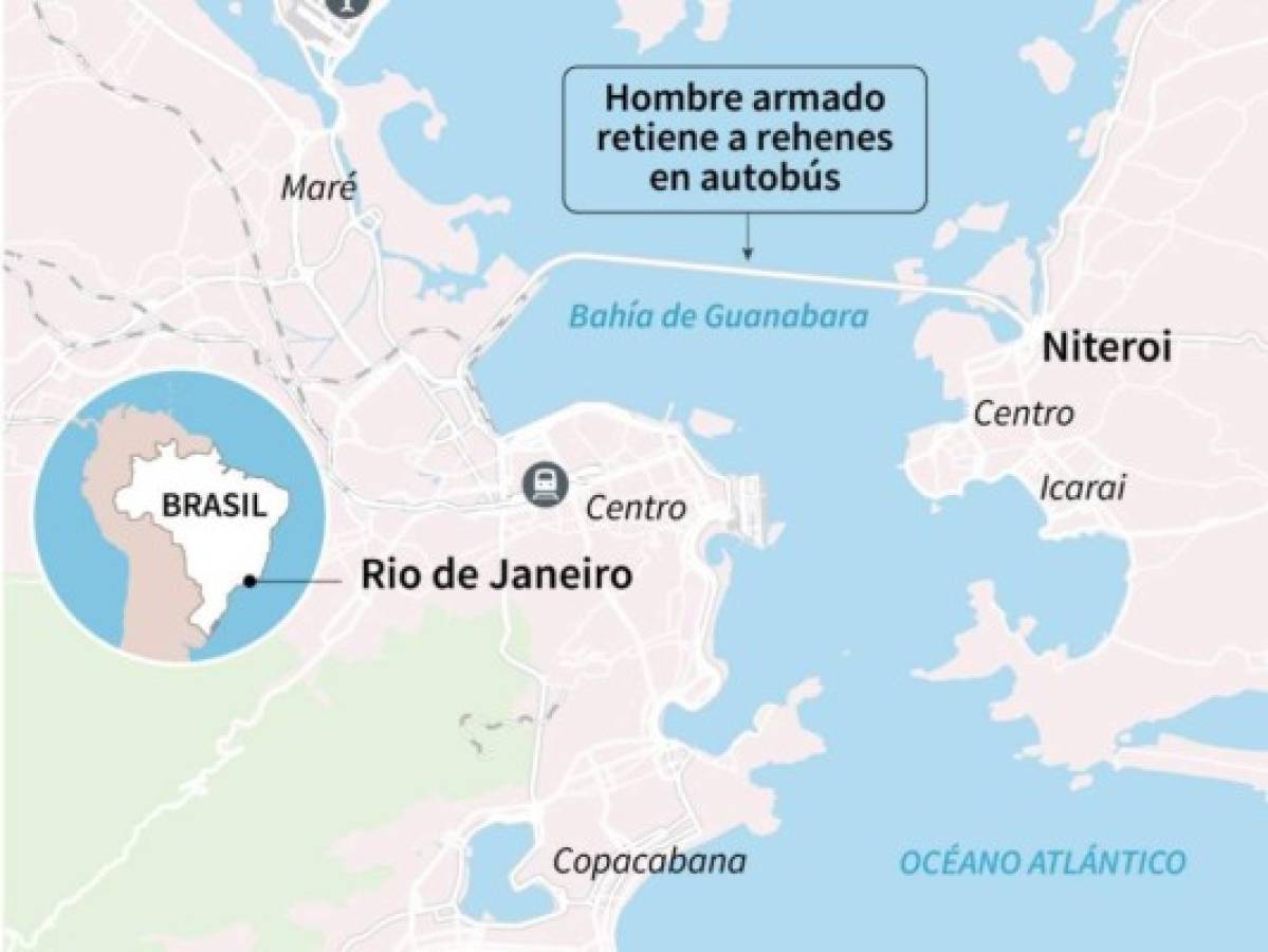 Hombre armado mantiene 16 rehenes en autobús de Río de Janeiro