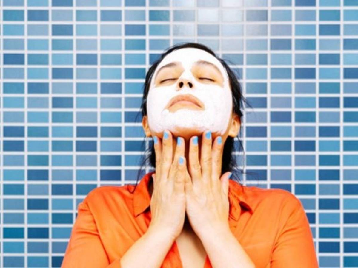 La mascarilla de arcilla posee propiedades que eliminan las impurezas. Foto: Pixabay