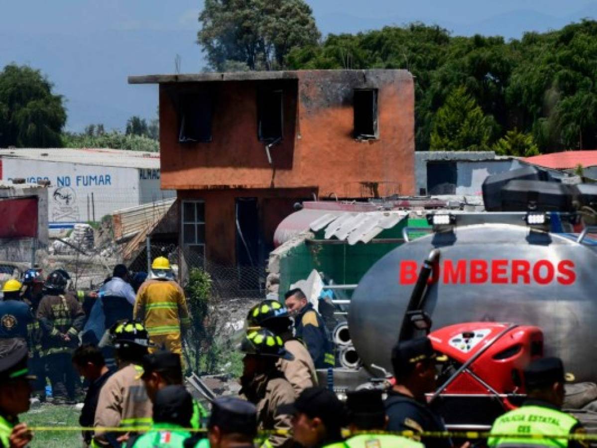 México: Bomberos y policías también mueren en explosión de cohetes; ya suman 24 víctimas