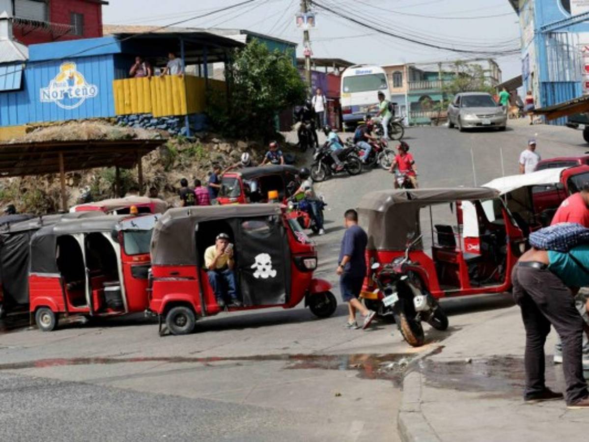 Transportistas incumplen y provocan caos, violencia y vandalismo