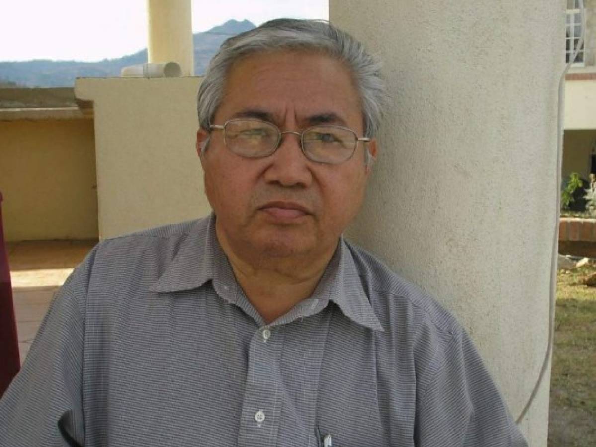 El poeta hondureño José Adán Castelar será velado este lunes en la funeraria Espíritu Santo