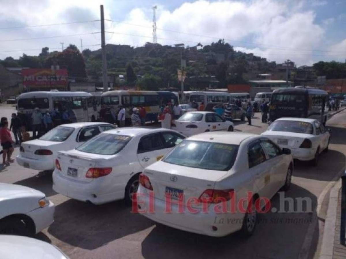Gobierno convoca a transportistas a reunión para frenar el paro nacional