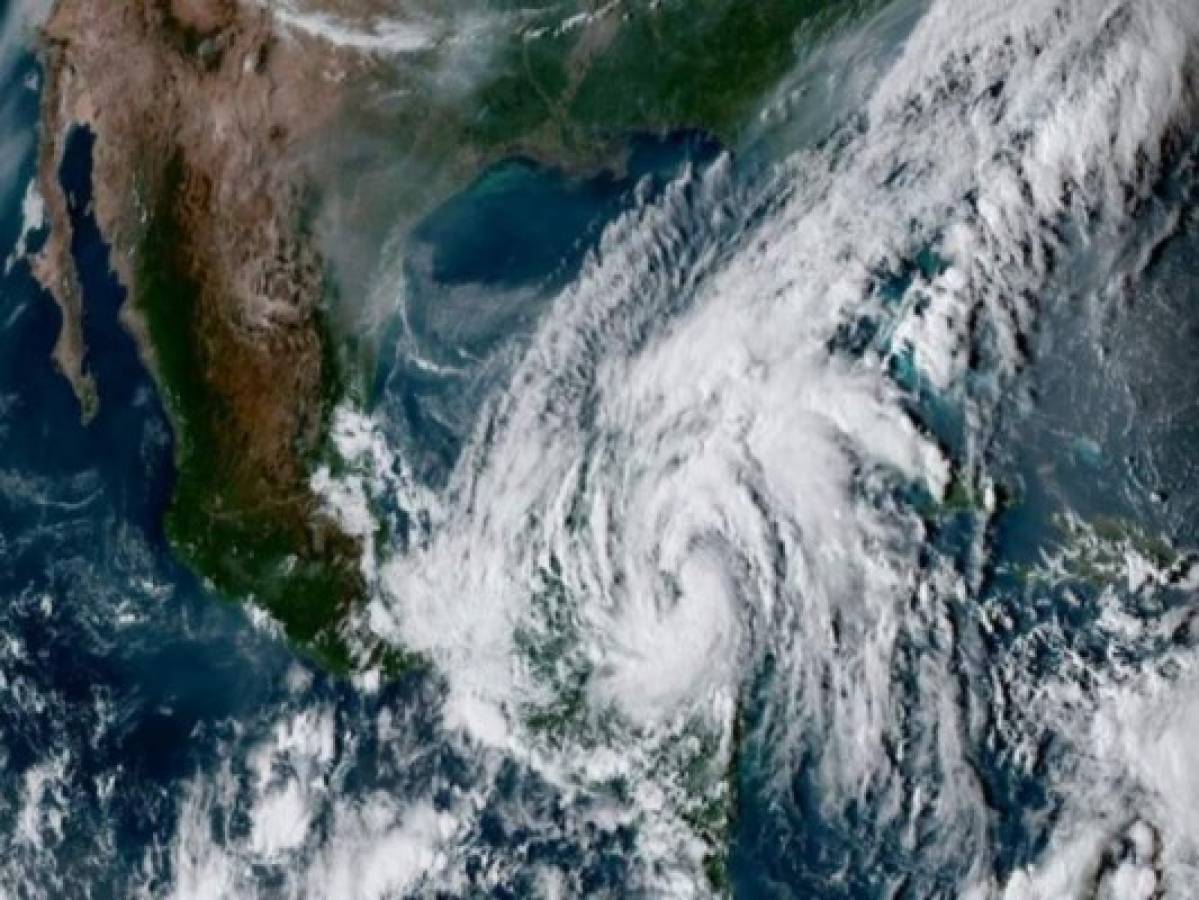 Fuertes lluvias en sudeste de México por tormenta Gamma