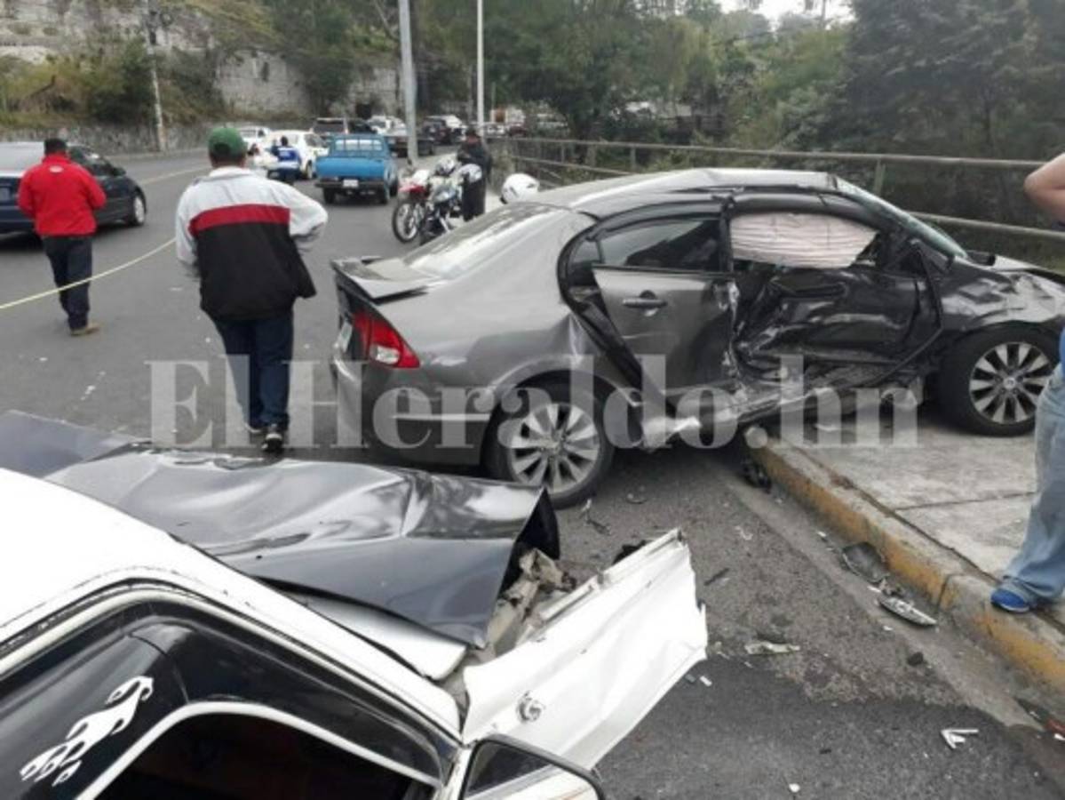 Fuerte choque causado por conductora ebria deja una persona herida en entrada a colonia Los Robles