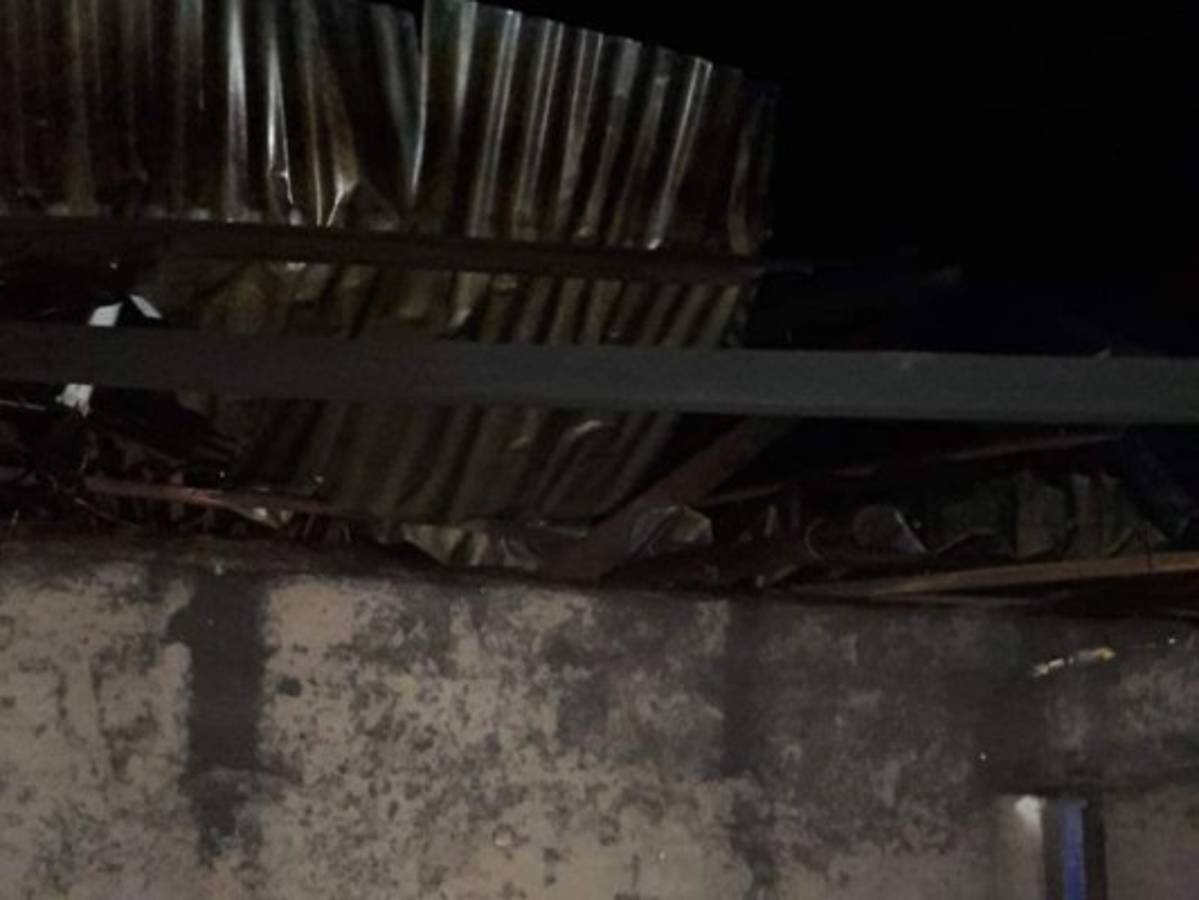 Un jardín de niños y una escuela también se vieron afectadas.