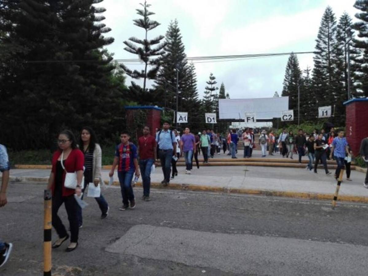 UNAH aplica examen de admisión a más de 12 mil aspirantes