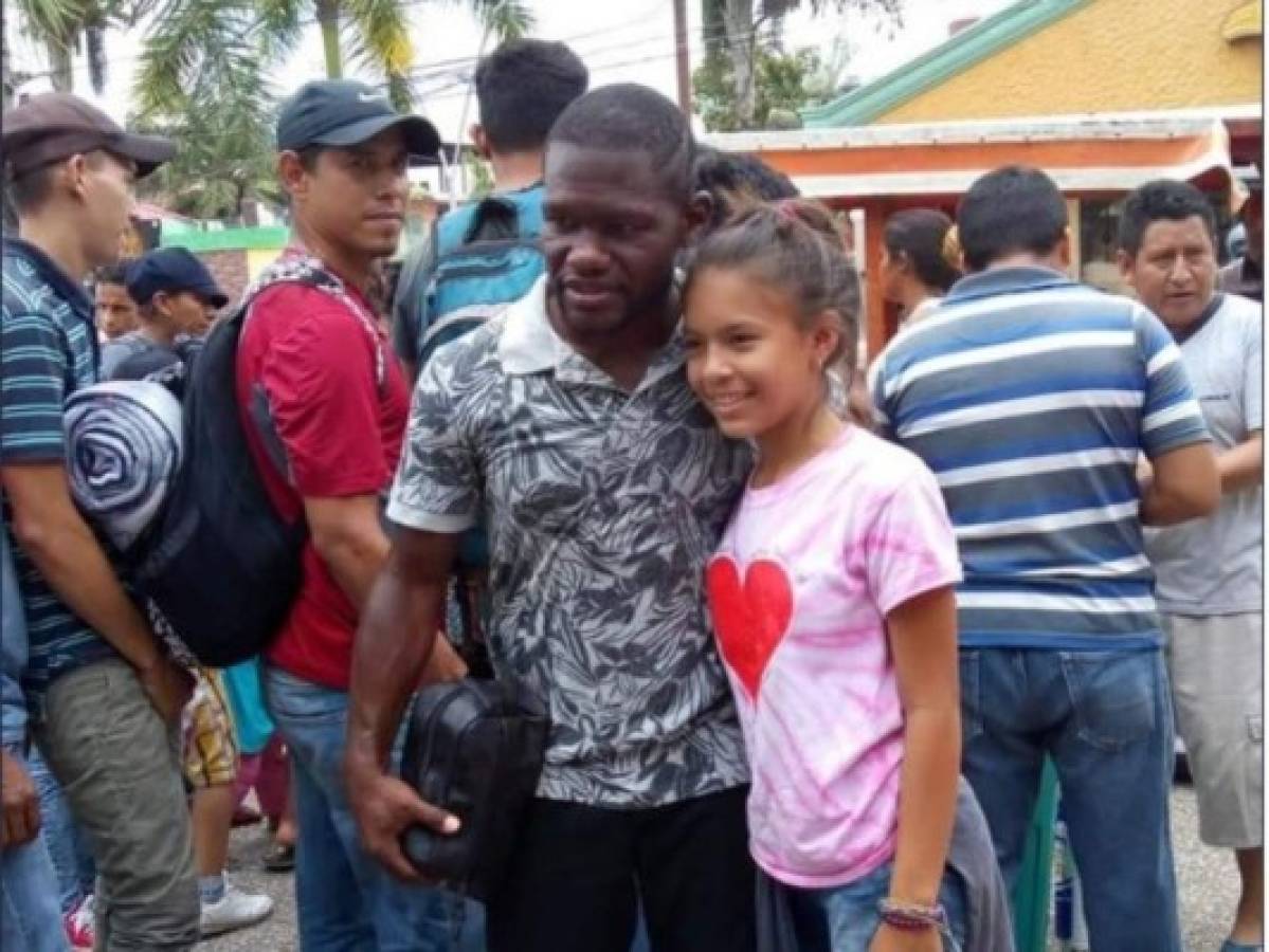 Tyson Núñez visitó la caravana migrante de hondureños que están en Guatemala