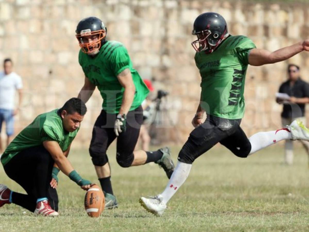 Raptors estrena la corona del heptacampeón huracanes en el fútbol americano
