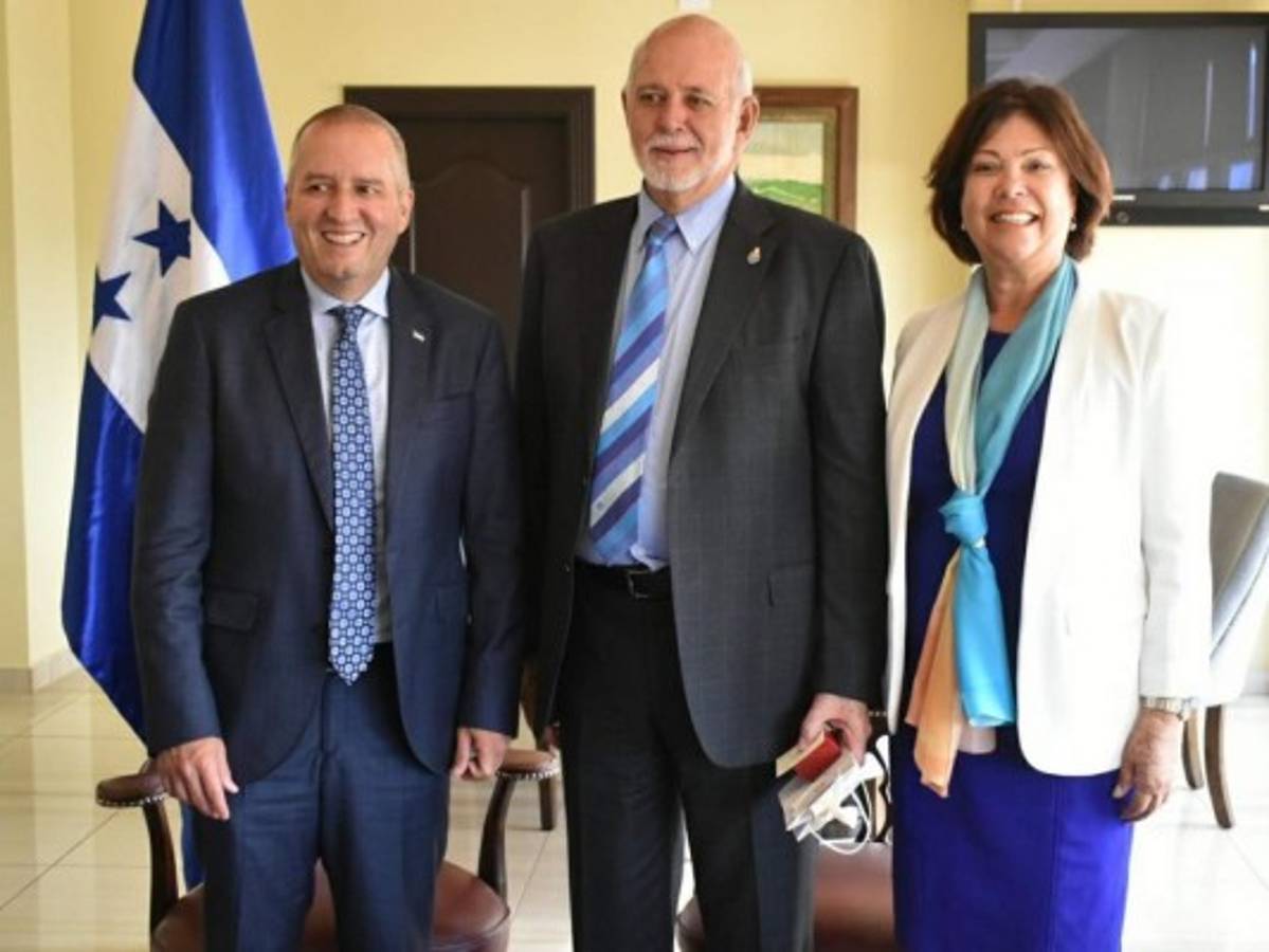 Presidente Mundial de los Rotarios conoce proyectos que impulsan en Honduras