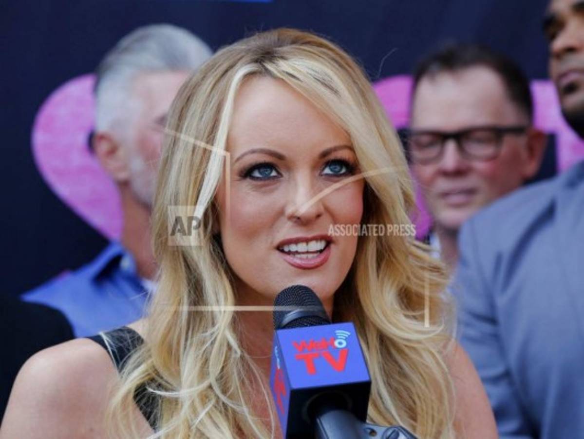 Stormy Daniels, actriz que demandó a Donald Trump, es arrestada en club de estriptis