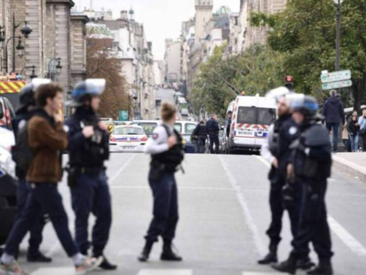 Agresor mata a una persona con un cuchillo antes de ser abatido en Francia